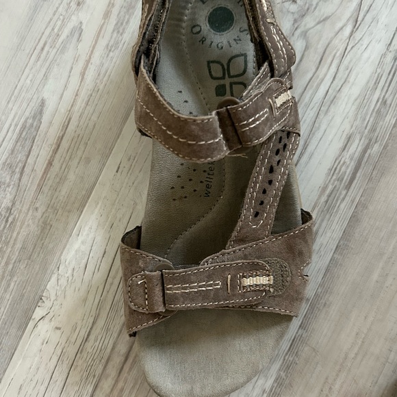Earth Origins suede sandals. Size 7 wide. - Picture 4 of 8